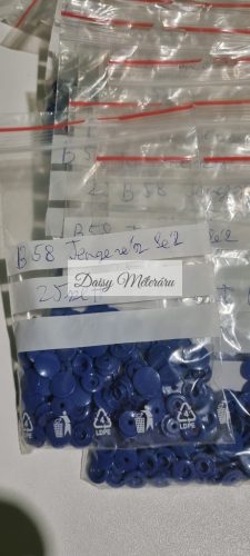 B58 Tengerész kék Kam műanyag Patent