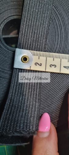Fekete , kiváló minőségű 2,5 cm széles gumi.